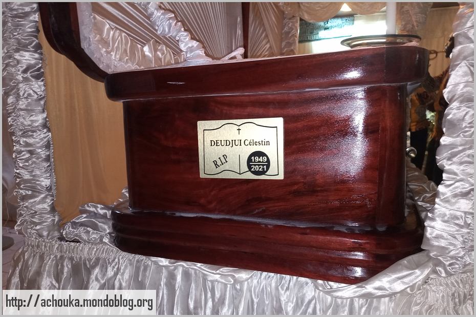 Article : The closed end prevents spillage and helps the tunnel to build