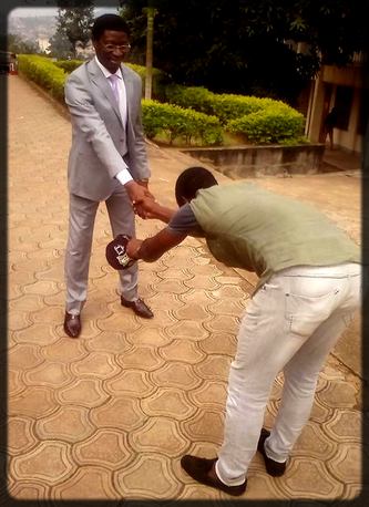 Dariche Nehdi avec son ami pour la parodie