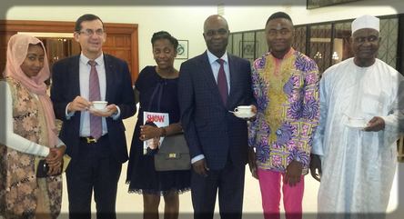 deux ministres camerounais chez l'ambassadeur de France au Cameroun