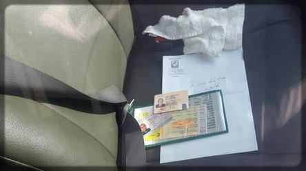 pièces d'identité dans la voiture