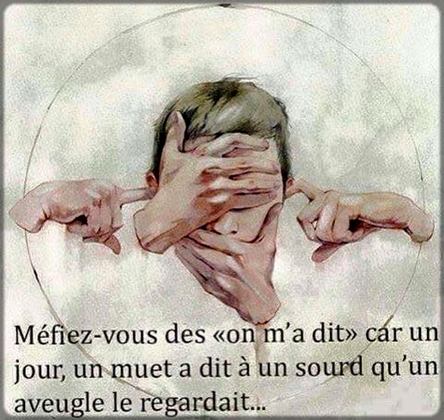 un homme qui se bouche le nez, les yeux, les oreilles et la bouche