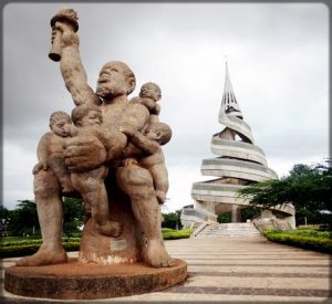 le monument de la r&eacute;unification &agrave; Yaound&eacute;