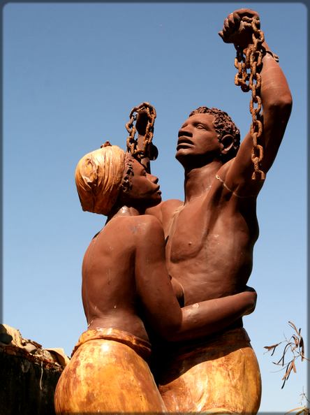 statue contre l'esclavage à Gorée