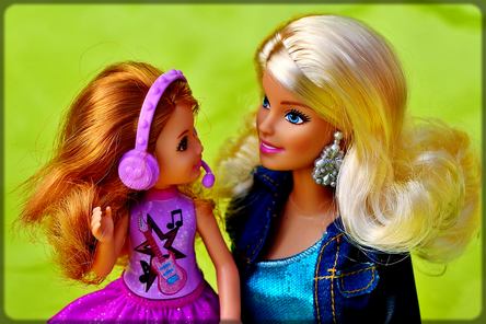 deux poupées Barbie