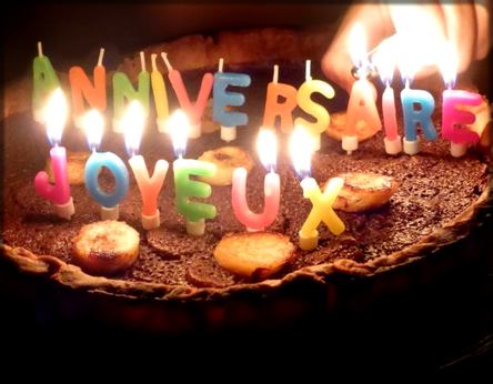 gâteau d'anniversaire avec bougies