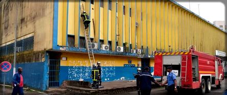 La Campost de Douala a &eacute;galement pris feu