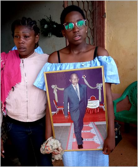 Joyce Camdoum avec la photo de James Curtis