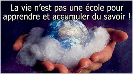 la plan&egrave;te Terre dans les mains