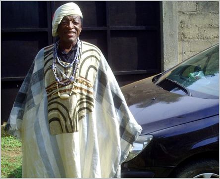 Deudjui C&eacute;lestin en tenue traditionnelle