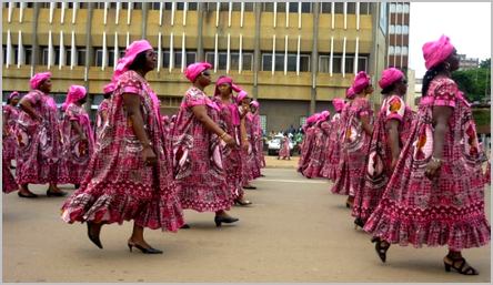 défilé 8 mars femmes camerounaises