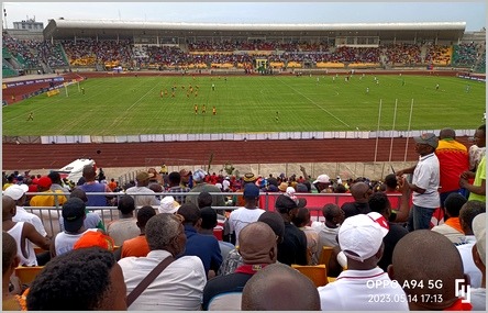 spectateurs des play-offs à Bépanda